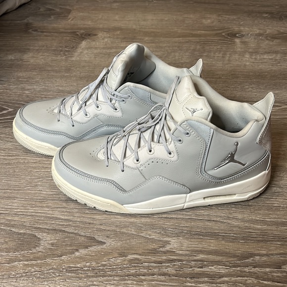 EUC Jordan Courtside shoes (men’s 10) - Picture 11 of 11